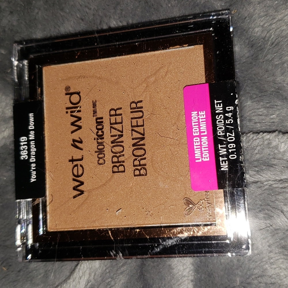 Wet n Wild Color Icon Bronzer in You're Dragon Me Down